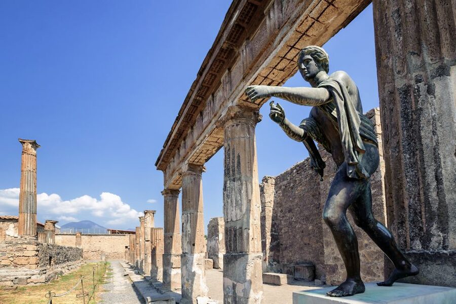 Pompeii: Guided Walking Tour with Entrance Ticket - How your multilingual guide explains the Vesuvius moment