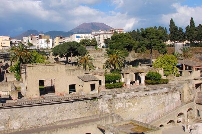 Pompeii & Herculaneum Day Trip from Naples with Lunch - Lunch break between ruins, and how to get the most from it