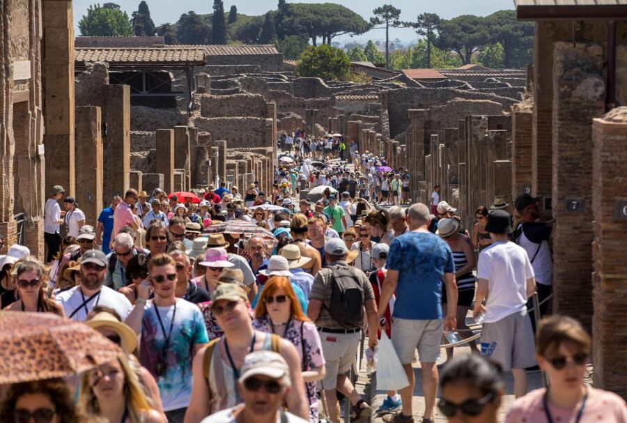 Pompeii: Skip-the-Line Entry & Audioguide - Streets, aqueducts, fountains, and baths: where daily life shows
