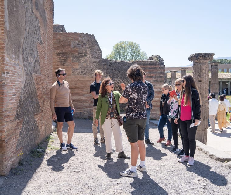 Pompeii: Skip-the-line-Ticket and Guided Tour - The first stop: Porta Marina Superiore and getting your bearings