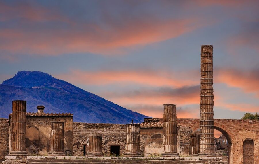 Pompeii: Skip-the-line-Ticket and Guided Tour - Vesuvius views: the volcanic setting that makes sense