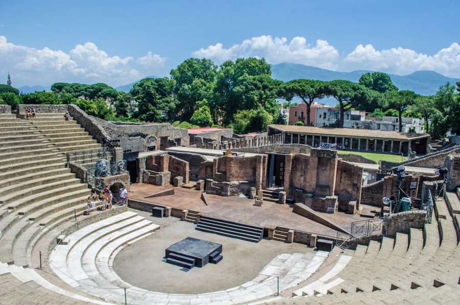 Pompeii: Skip-the-line-Ticket and Guided Tour - Meeting point: what to expect around Piazza Esedra