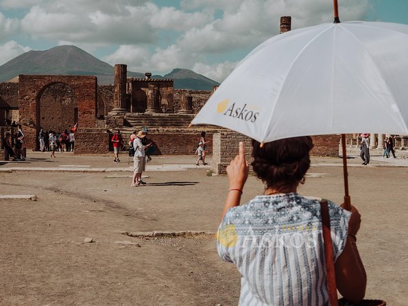 Pompeii: Small Group Tour with an Archaeologist - Pompeii Reads Better When an Archaeologist Holds the Map