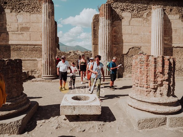 Pompeii: Small Group Tour with an Archaeologist - Getting In at Porta Marina Superiore and Getting Oriented