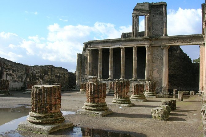 Pompeii: Small Group Tour with an Archaeologist - Houses, Frescoes, and Mosaics Up Close
