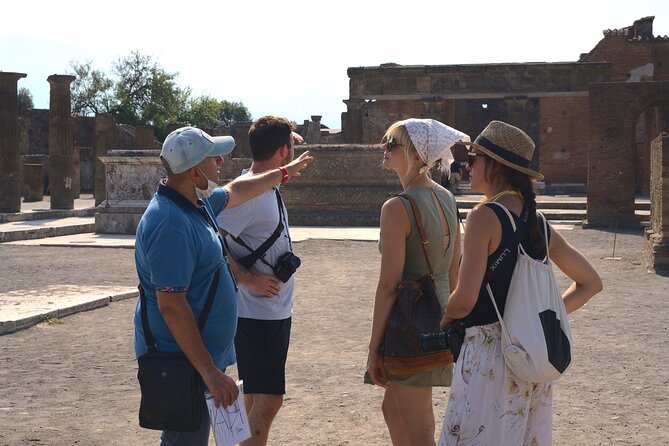 Pompeii Tour & Lunch with Wine Tasting Experience - Group size, pacing, and the small things that can affect your day