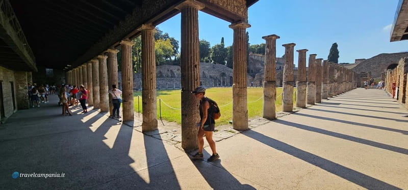 Pompeii: Tour with Archaeologist Guide & Skip-the-Line Entry - Meeting at the Welcome box, then straight into the site