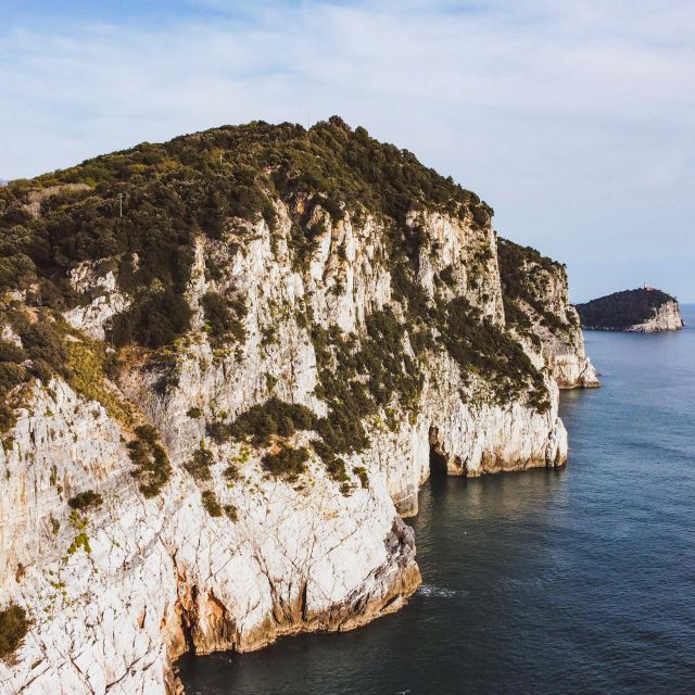 Portovenere: Isola Palmaria, Tino, and Tinetto Boat Tour - Small group, multiple languages, and real guide interaction