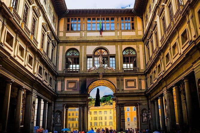 Premium Small-Group Uffizi Tour - Arriving at Piazzale degli Uffizi: where your tour actually starts