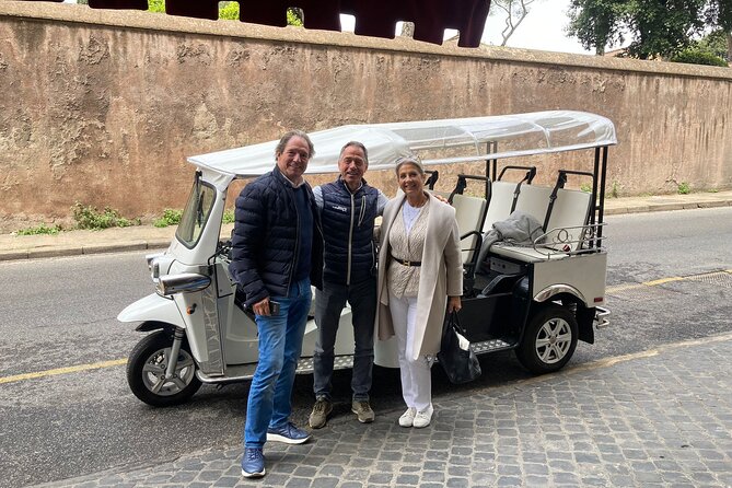 Private: 3 hours ETuk Tour in Rome - Piazza Navona and the Temple of all the deities