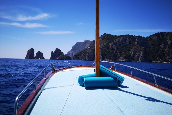 Private Island of Capri by Boat - Getting to Piazza Angelo Ferraro, 12 and actually starting on time