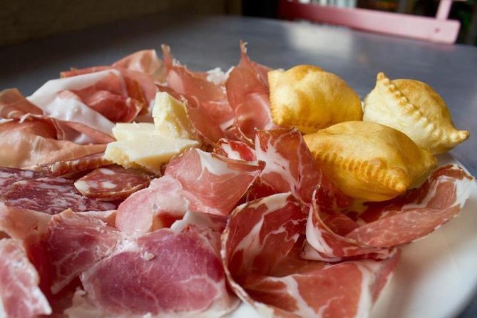 Private Milan Food Walking Tour of Brera - Entering Brera the Right Way: Food First, History Right Behind