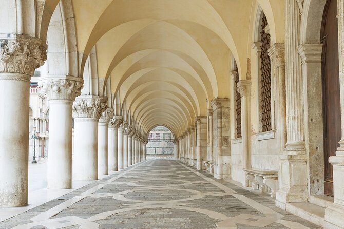Private or Semi Doge's Palace & Saint Mark's Basilica Guided Tour - Starting in Piazza San Marco: where the tour clicks into place