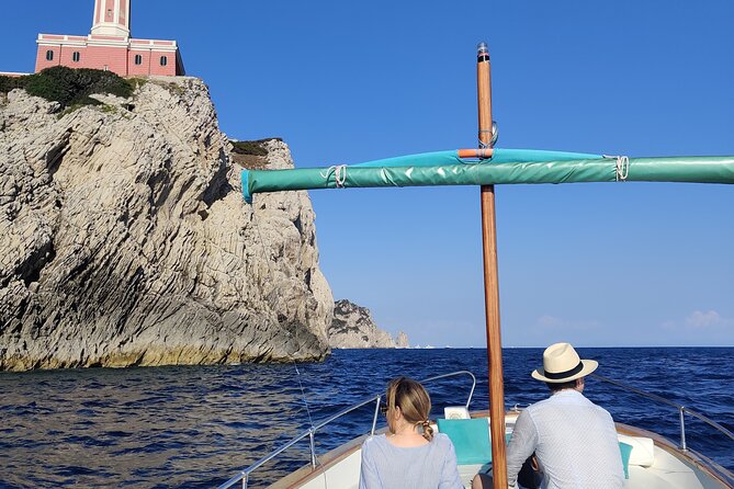 Private tour in a typical Capri boat - Key reasons this private Capri boat tour works