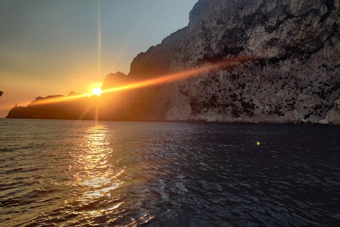 Private tour in a typical Capri boat - Private gozzo boat in Capri, what makes it different