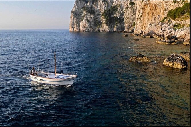 Private tour in a typical Capri boat - Drinks and the mood: Prosecco onboard is part of the point