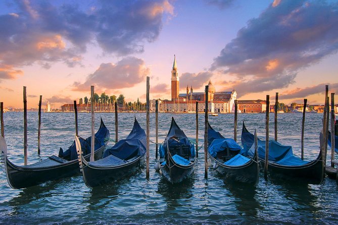 Private Tour: Venice Gondola Ride with Serenade - A Musical Private Gondola on the Grand Canal