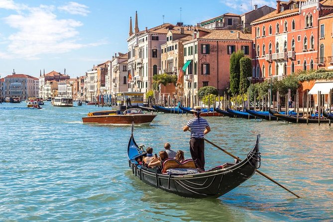 Private Venice 2 hrs Tour: Boat & Walking Tour with food tasting - Quick hits before you step aboard