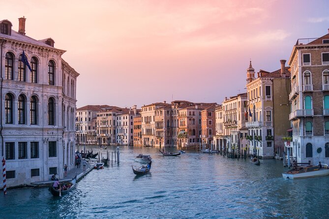 Private Venice 2 hrs Tour: Boat & Walking Tour with food tasting - High water adjustments: gondola shipyard detour and Giudecca Canal views