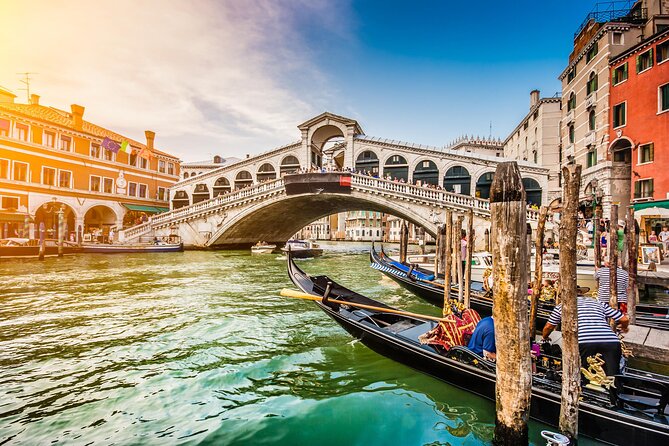 Private Venice 2 hrs Tour: Boat & Walking Tour with food tasting - Small-group comfort: what 8 people changes on a Venice boat