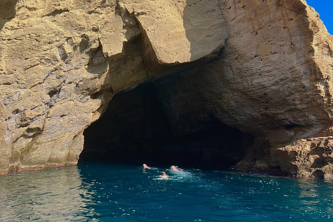 Procida Island Tour by Boat 2h 15m with Swimming and Underwater Photos - Stop 3: Isola di Vivara Nature Reserve, Snorkel-Friendly Water