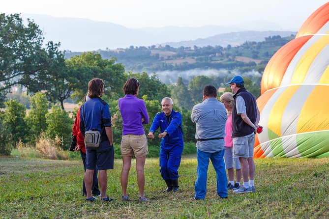 Professional hot air balloon rides at Assisi, Trasimeno in Umbria - The Cantina Dionigi finish: breakfast and Sagrantino tasting