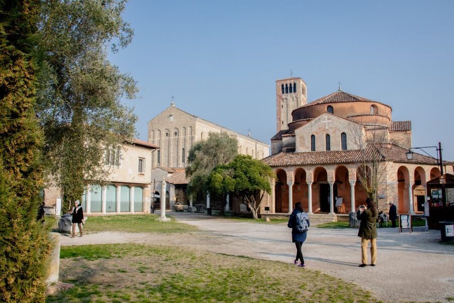 Punta Sabbioni: Murano, Burano & Torcello Guided Boat Tour - Getting on board at Pier 5 (and handling the voucher moment)
