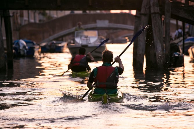 Real Venetian Kayak - Tour of Venice Canals with a Local Guide - Night Kayaking Option: Why the Timing Can Feel Like Magic