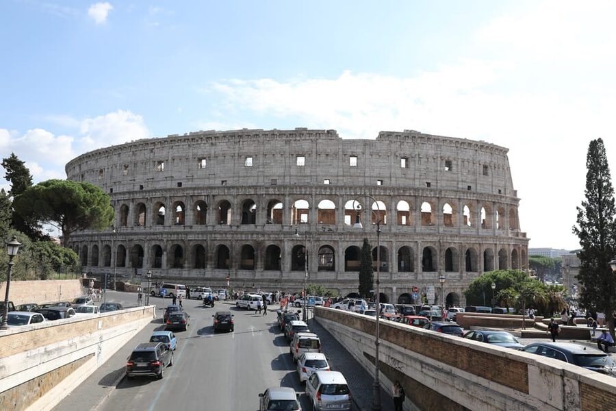 Rome: 1-Hour Fast Colosseum Tour - How the Guide Helps You Find the Best Photo Stops