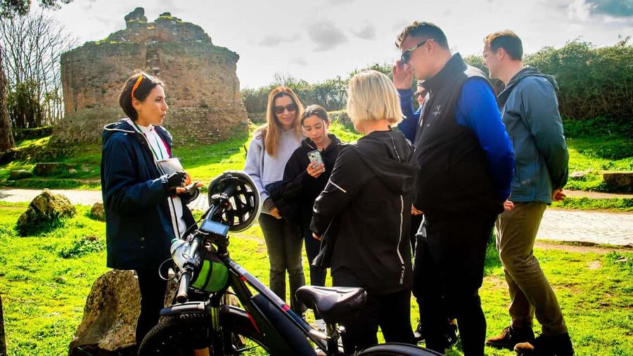 Rome: Appian Way Aqueducts Bike Tour (UPG Catacombs & Lunch) - Lunch or aperitif on the 5-hour version: a break that fits the day