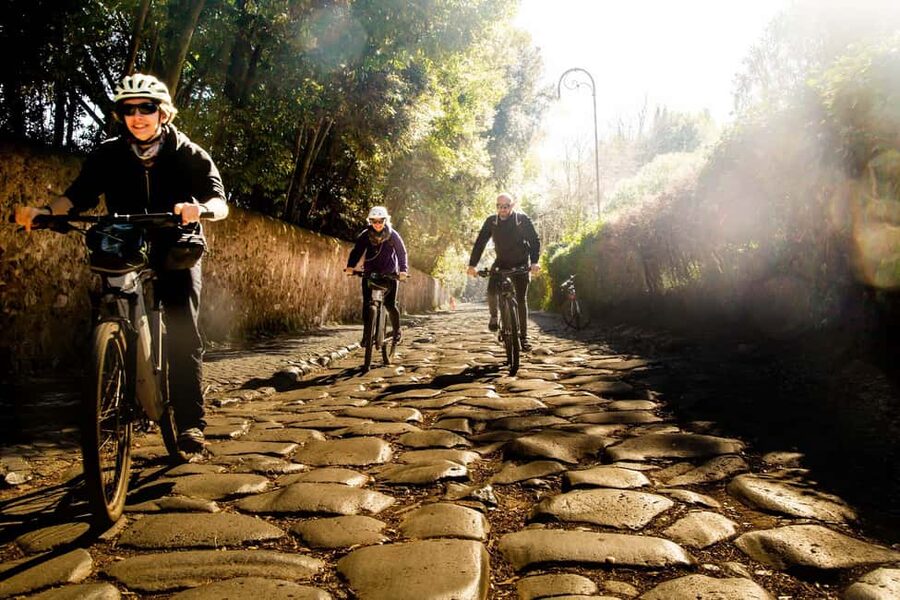 Rome: Appian Way Aqueducts Bike Tour (UPG Catacombs & Lunch) - Porta San Sebastiano to the Appian Way: your first taste of Rome outside Rome