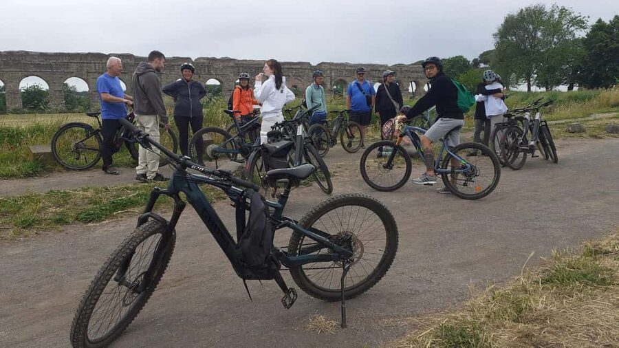 Rome: Appian Way E-Bike Tour Catacombs, Aqueducts & Picnic - Parco della Caffarella: a quick pass through green Rome