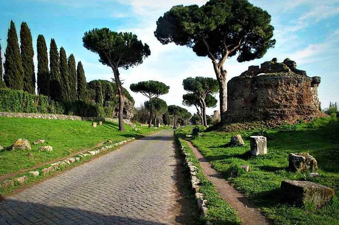 Rome:Appian Way E-bike Tour, Catacombs, Aqueducts & Transfer - E-bike setup, helmets, and safety: What comfort actually looks like on this route