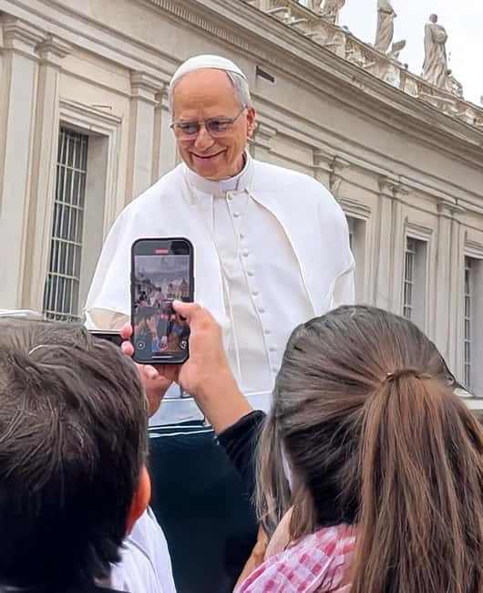 Rome: Audience Pope Leo XIV with guided tour - Guided walk with St. Peter’s Square context: Bernini, the obelisk, and the dome