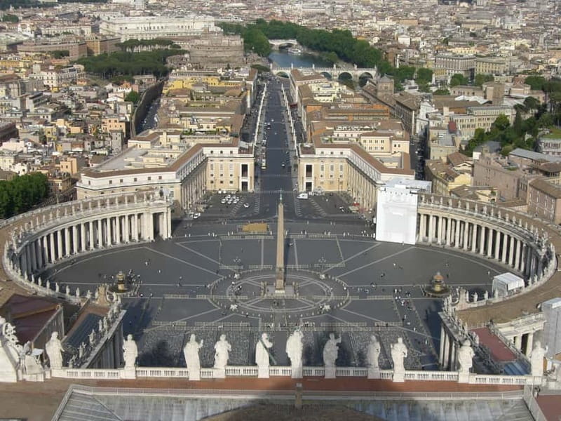 Rome: Audience Pope Leo XIV with guided tour - From Via della Conciliazione to the square: a calm start in a crowded area