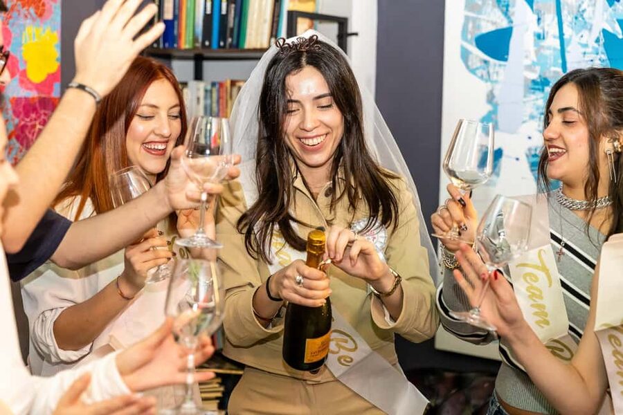 Rome: Bar Crawl with Local Guide & Drinks - Should you book the Rome bar crawl with local guide and drinks?