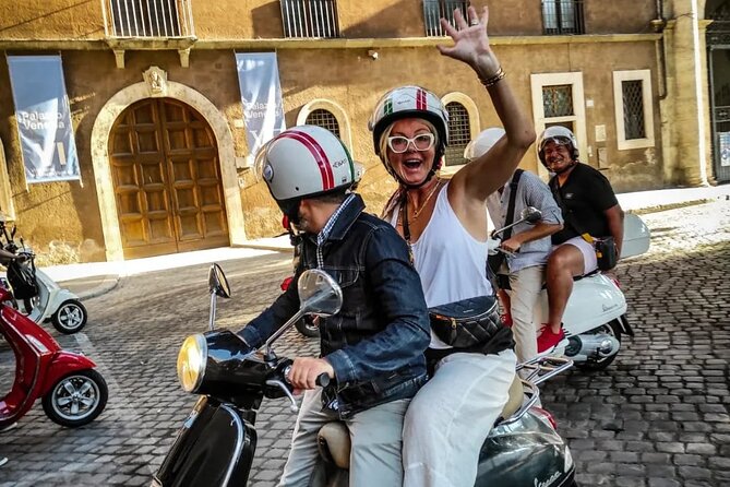 Rome by Vespa: Classic Rome Tour with Pick up - Piazza Venezia to Vittoriano: Rome’s center, on a fast route