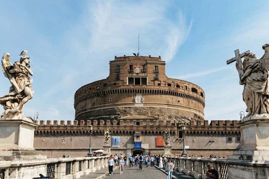 Rome: Castel Sant'Angelo Skip-the-Line Guided Tour - Entering Hadrian’s Tomb, Then Watching the Building Evolve