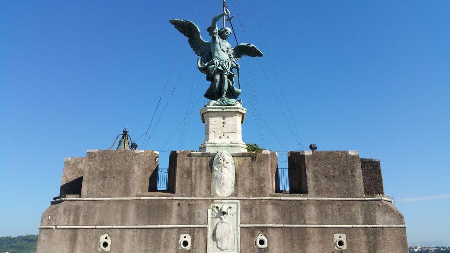Rome: Castel Sant’Angelo Skip-the-Line Ticket & Audio Guide - Smartphone audio guide: languages, pacing, and the headphone catch