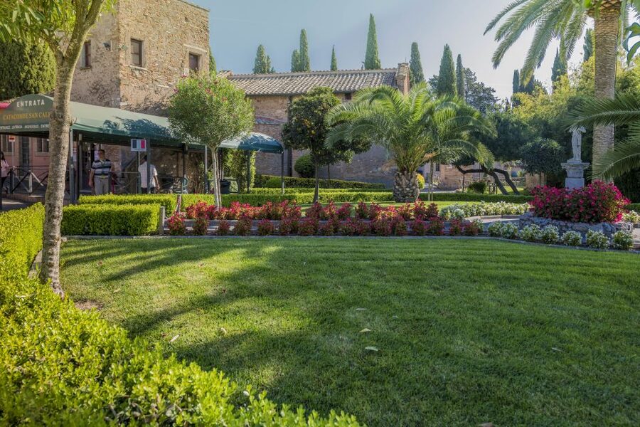 Rome: Catacomb of St. Callixtus and Appian Way Guided Tour - A 3-hour Rome escape past the city walls