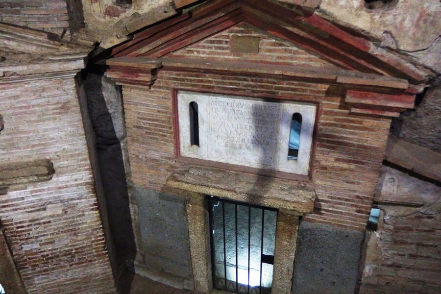 Rome: Catacombs of St. Sebastian Entry Ticket & Guided Tour - The site behind the walls: quarry to cemetery to basilica