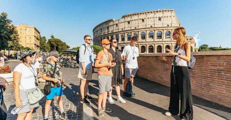 Rome: City Highlights Walking Tour - Finding Crown Tours Near the Colosseum Metro Station