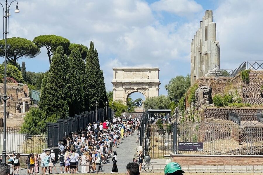 Rome: Colosseum, Arena Floor & Ancient Rome Tour - Meeting Point Reality: Finding Your Guide Above the Colosseum Metro