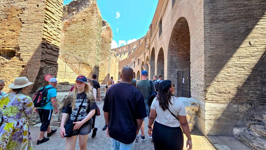 Rome: Colosseum Express Tour and Roman Forum Access - Inside the Colosseum: what your guide will make you notice