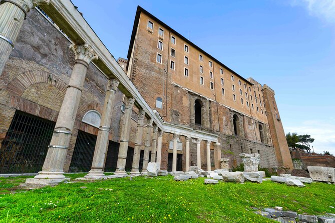 Rome: Colosseum, Forum, and Palatine Hill 3 hr Tour - What to wear and bring so the day feels good