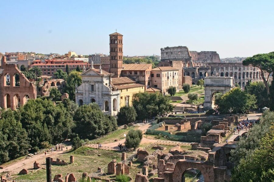Rome: Colosseum, Forum, & Palatine Hill with Audio Guide - The guided feel: when a tour lead adds energy