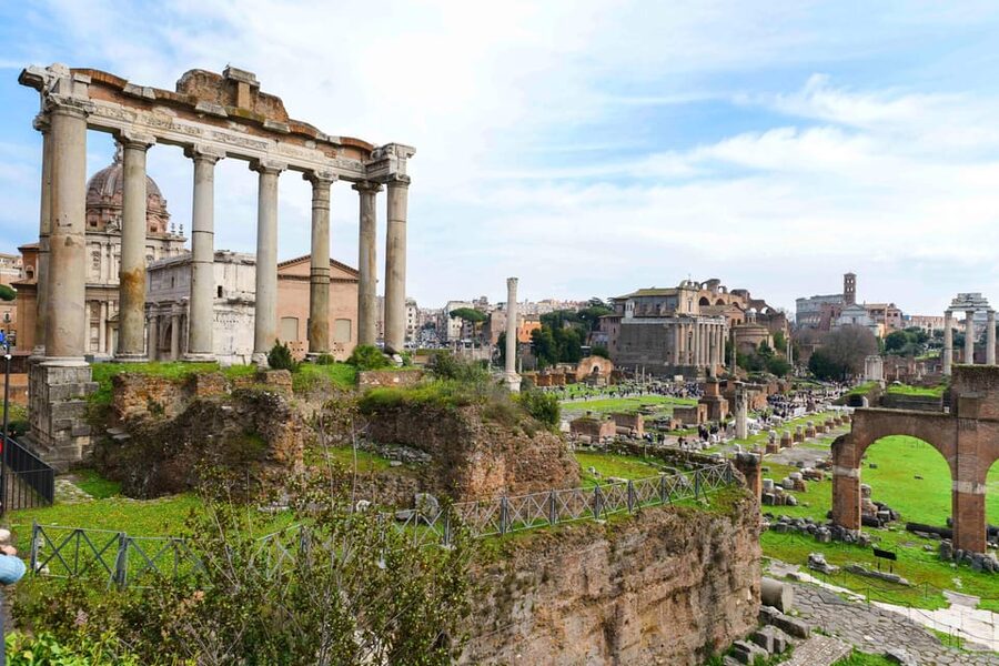 Rome: Colosseum & Forum with Audio Guide App -Optional Arena - Inside the Colosseum: Roman engineering, scale, and how to pace it