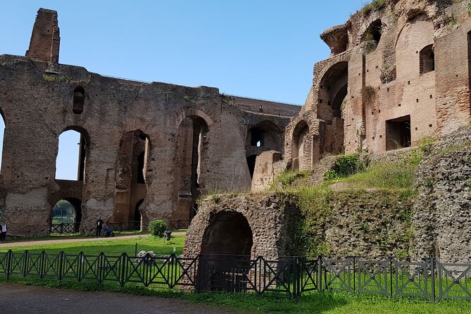 Rome: Colosseum, Palatine Hill and Roman Forum Guided Tour - Key things that make this tour worth it