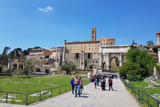 Rome: Colosseum, Palatine Hill and Roman Forum Guided Tour - Roman Forum highlights: from the Basilica of Maxentius to the Curia