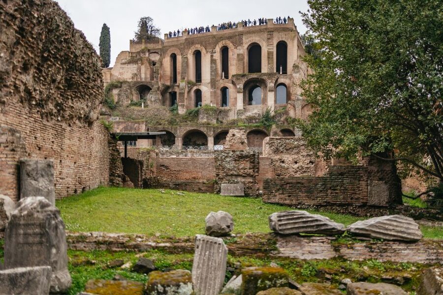 Rome: Colosseum, Palatine Hill & Roman Forum Guided Tour - Palatine Hill: where emperors ruled from the top